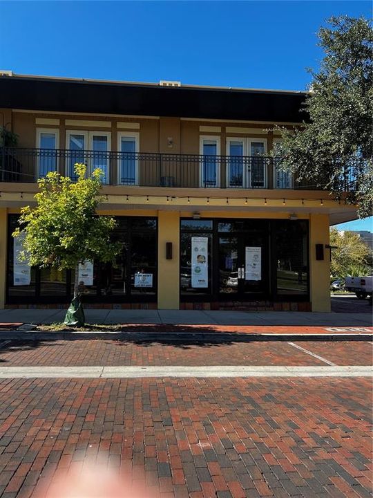 For Rent: $1,300 (1 beds, 1 baths, 800 Square Feet)