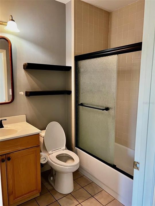 For Rent: $1,300 (1 beds, 1 baths, 800 Square Feet)