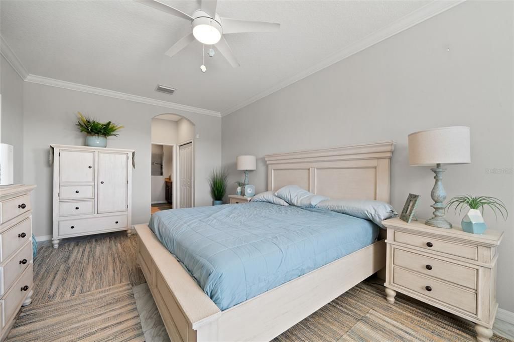 For Sale: $370,000 (4 beds, 2 baths, 1963 Square Feet)