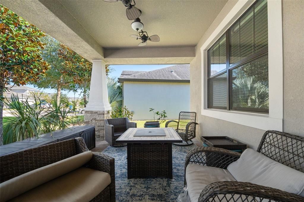 For Sale: $370,000 (4 beds, 2 baths, 1963 Square Feet)