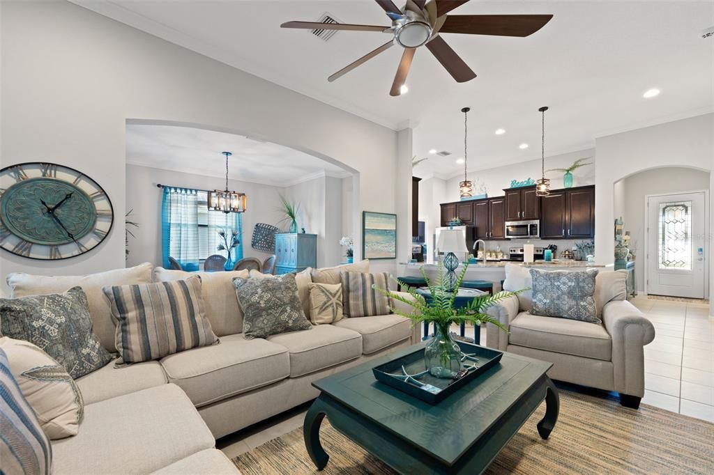 For Sale: $370,000 (4 beds, 2 baths, 1963 Square Feet)