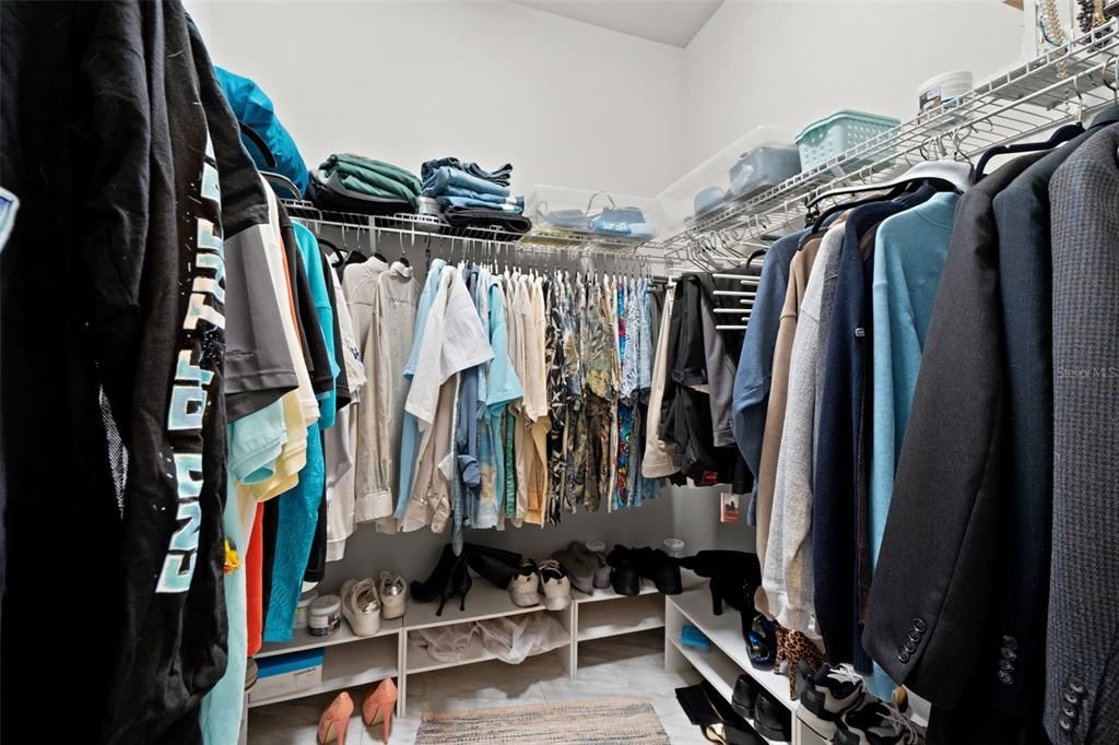 For Sale: $370,000 (4 beds, 2 baths, 1963 Square Feet)