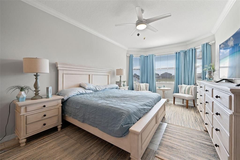 For Sale: $370,000 (4 beds, 2 baths, 1963 Square Feet)