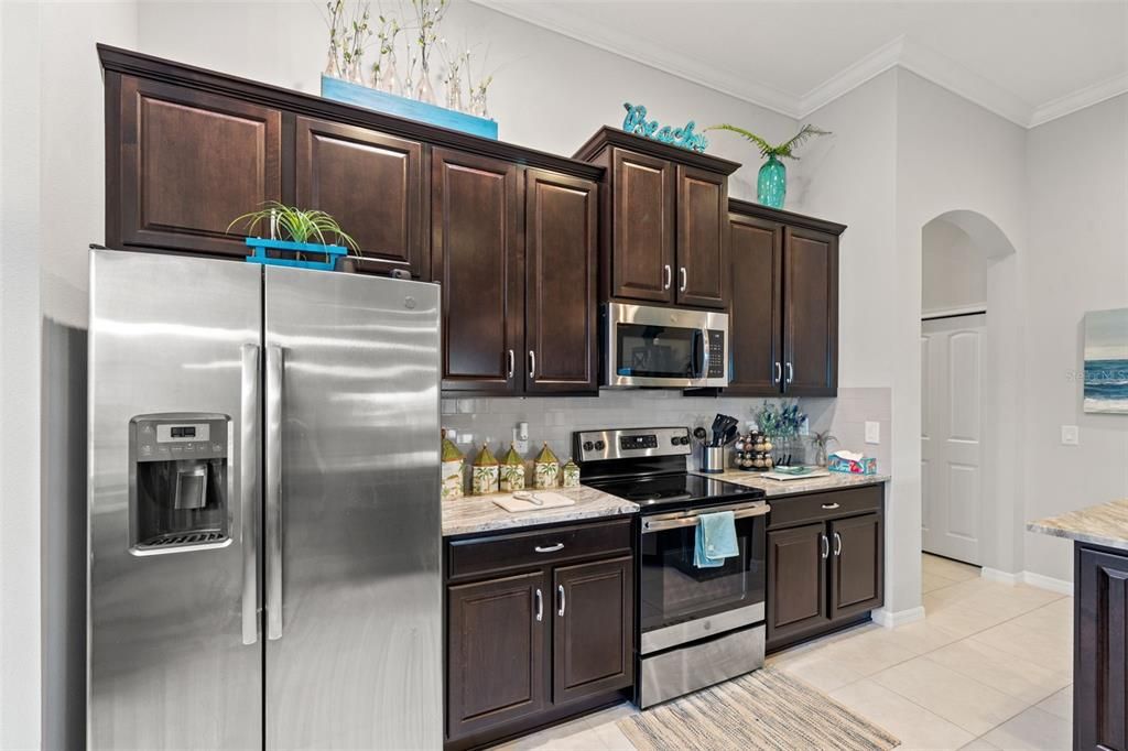 For Sale: $370,000 (4 beds, 2 baths, 1963 Square Feet)