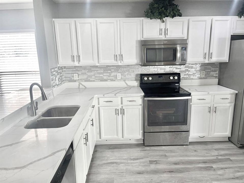 出租: $2,500 (3 贝兹, 2 浴室, 1692 平方英尺)