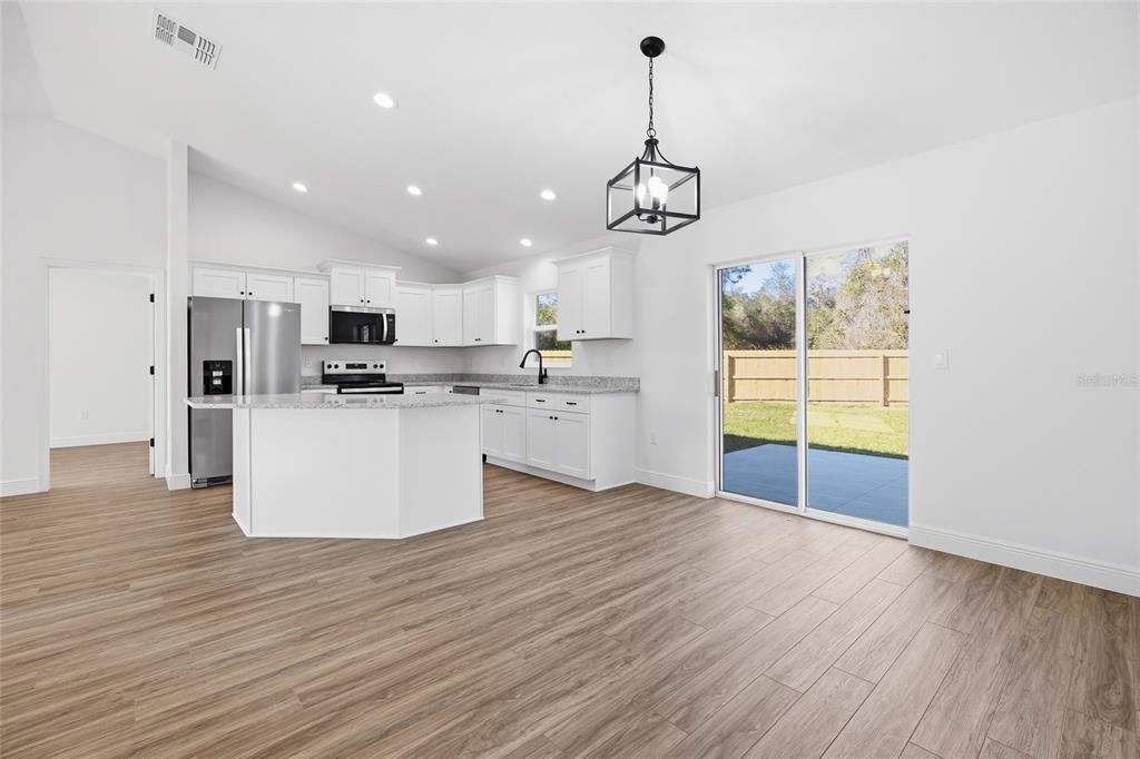 На продажу: $289,000 (4 спален, 2 ванн, 1473 Квадратных фут)