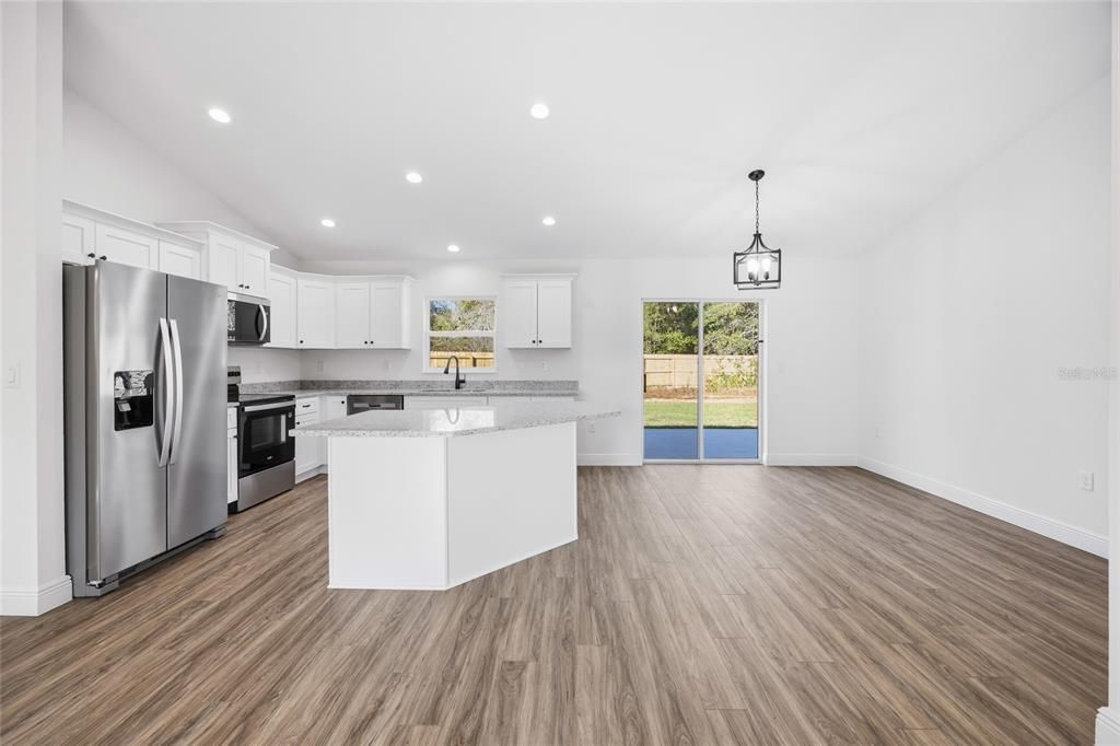 На продажу: $289,000 (4 спален, 2 ванн, 1473 Квадратных фут)