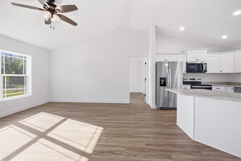 На продажу: $289,000 (4 спален, 2 ванн, 1473 Квадратных фут)