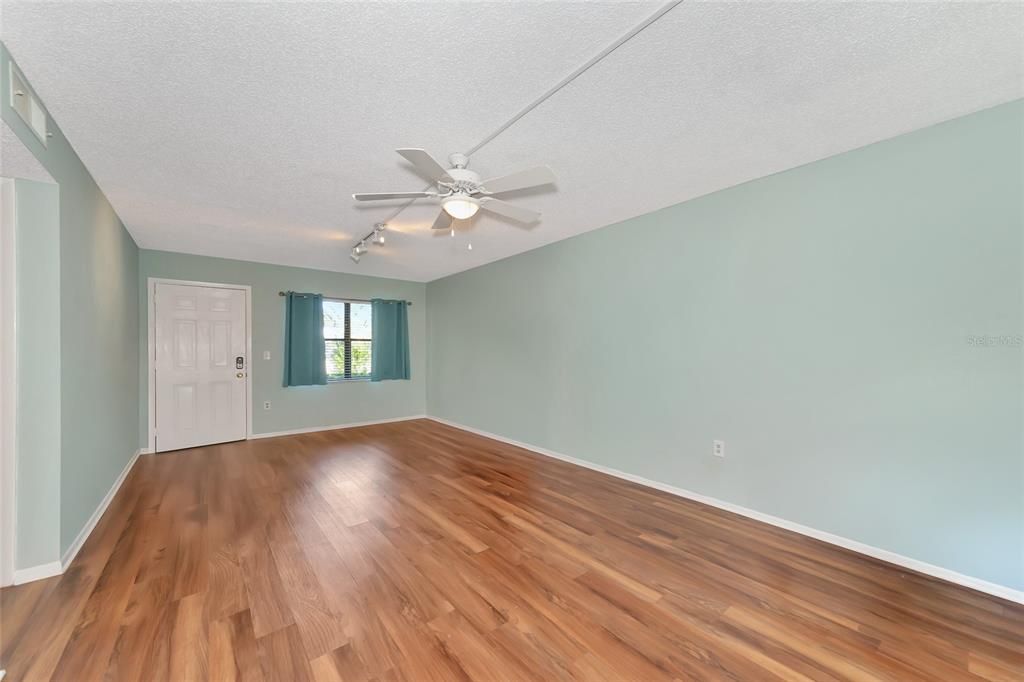 For Rent: $1,400 (2 beds, 2 baths, 1050 Square Feet)