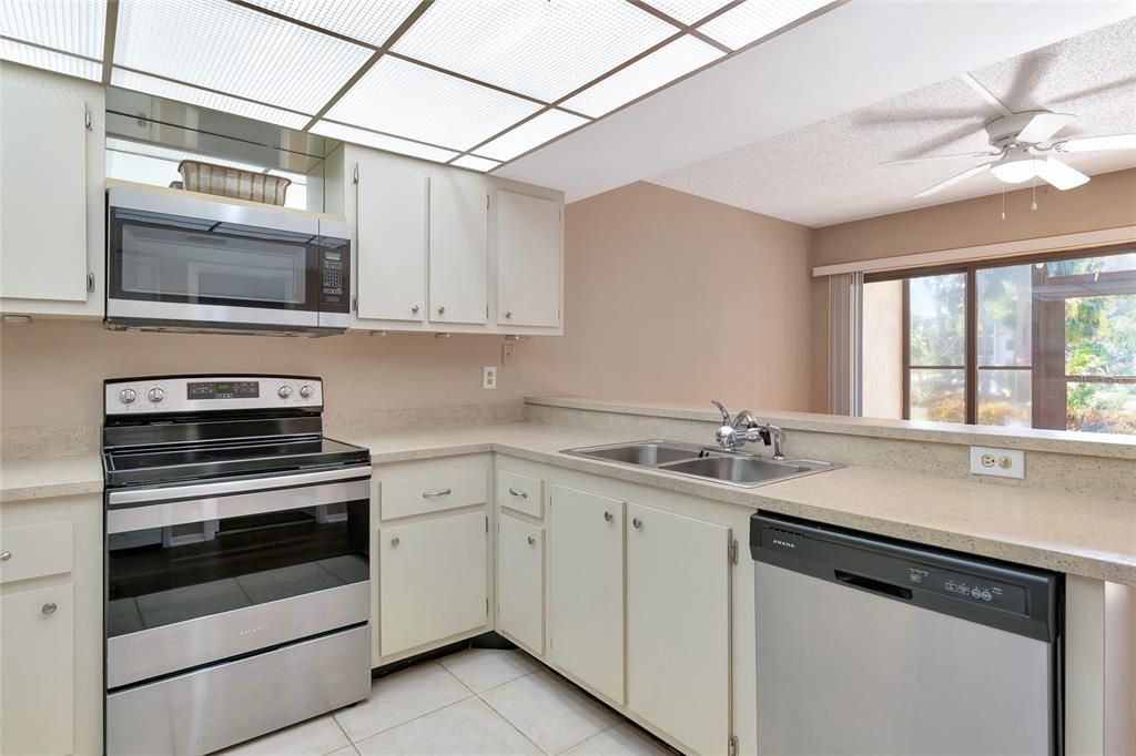 For Rent: $1,400 (2 beds, 2 baths, 1050 Square Feet)