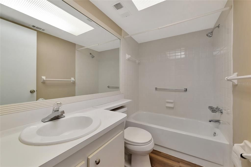 For Rent: $1,400 (2 beds, 2 baths, 1050 Square Feet)