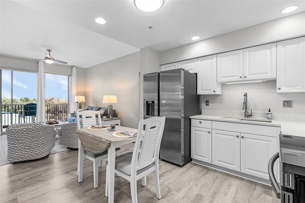 For Sale: $298,000 (2 beds, 2 baths, 890 Square Feet)