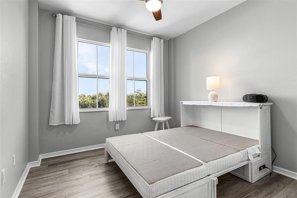 For Sale: $298,000 (2 beds, 2 baths, 890 Square Feet)