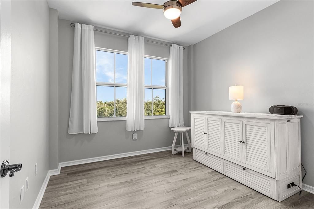 For Sale: $298,000 (2 beds, 2 baths, 890 Square Feet)