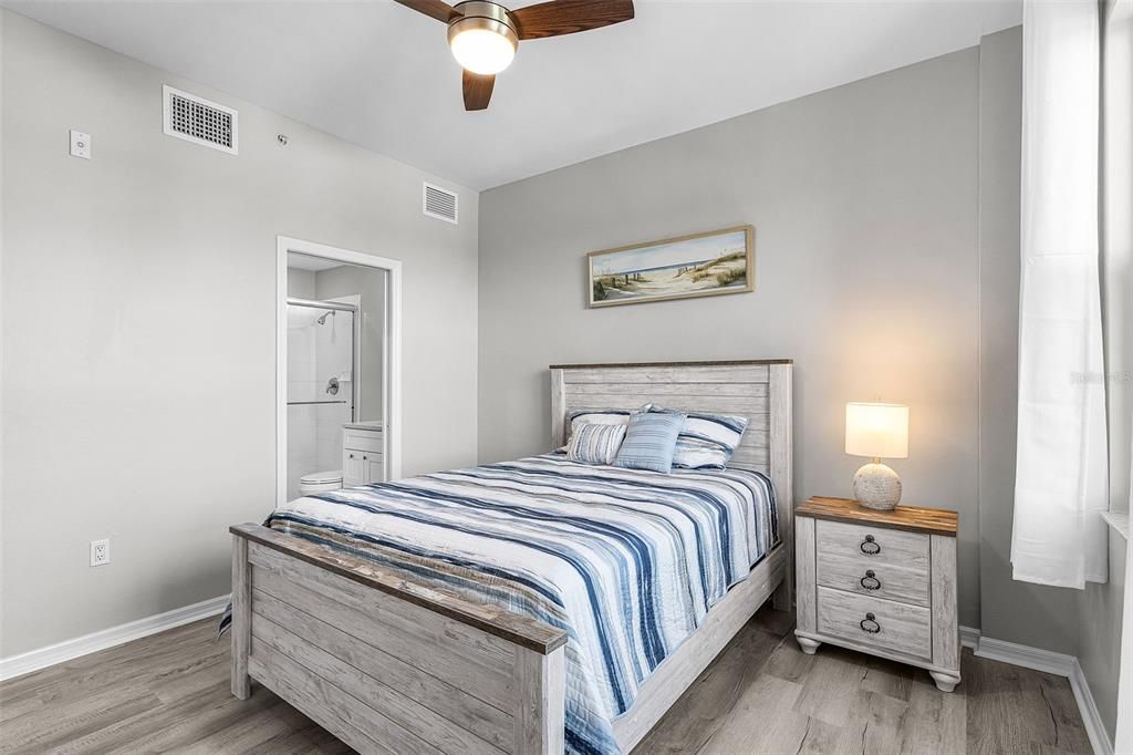 For Sale: $298,000 (2 beds, 2 baths, 890 Square Feet)