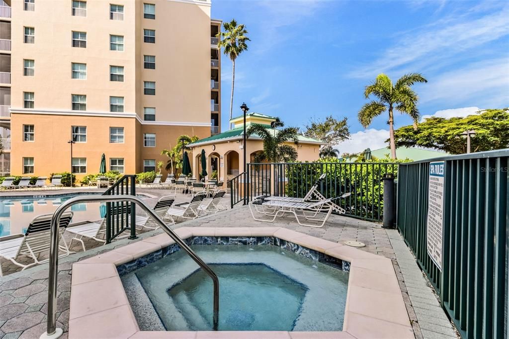 For Sale: $298,000 (2 beds, 2 baths, 890 Square Feet)