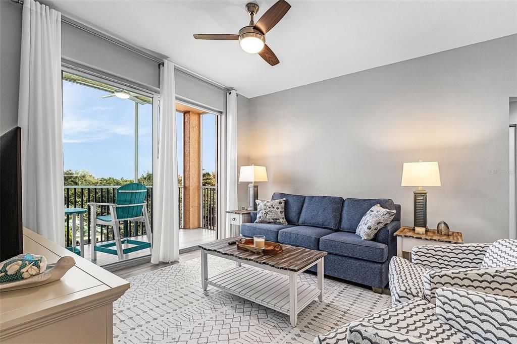 For Sale: $298,000 (2 beds, 2 baths, 890 Square Feet)