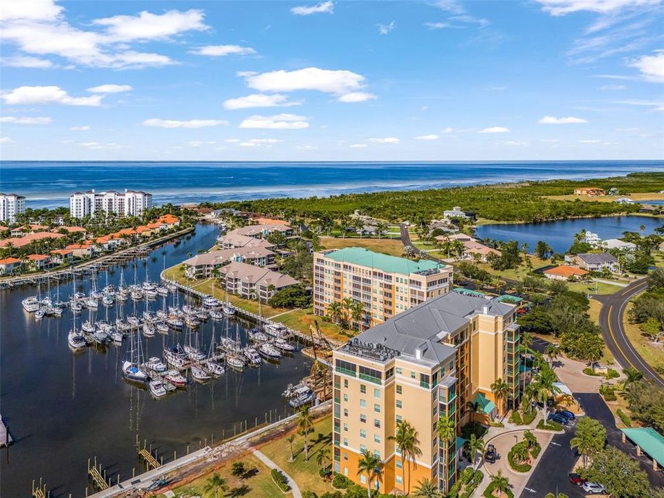 For Sale: $298,000 (2 beds, 2 baths, 890 Square Feet)