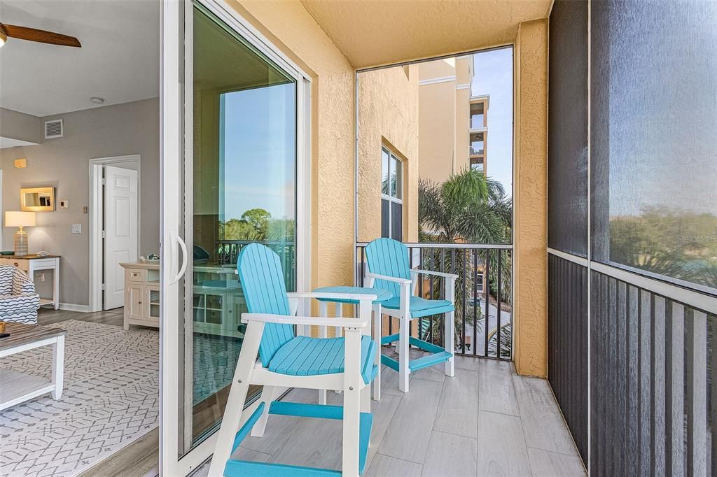 For Sale: $298,000 (2 beds, 2 baths, 890 Square Feet)