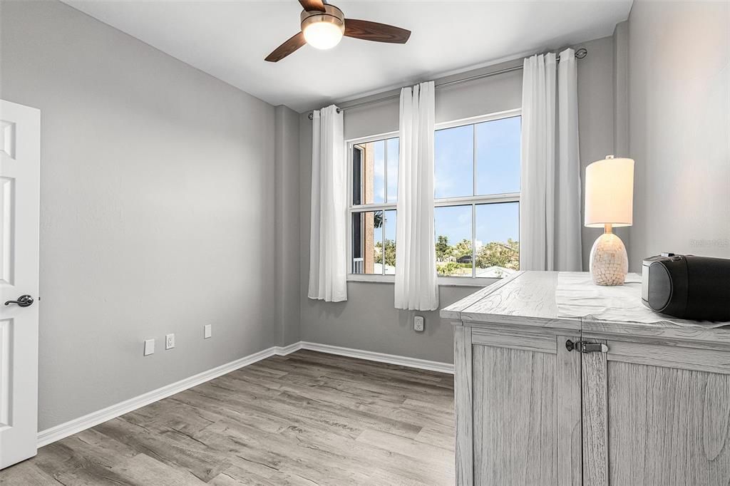 For Sale: $298,000 (2 beds, 2 baths, 890 Square Feet)