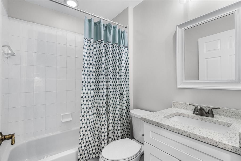 For Sale: $298,000 (2 beds, 2 baths, 890 Square Feet)