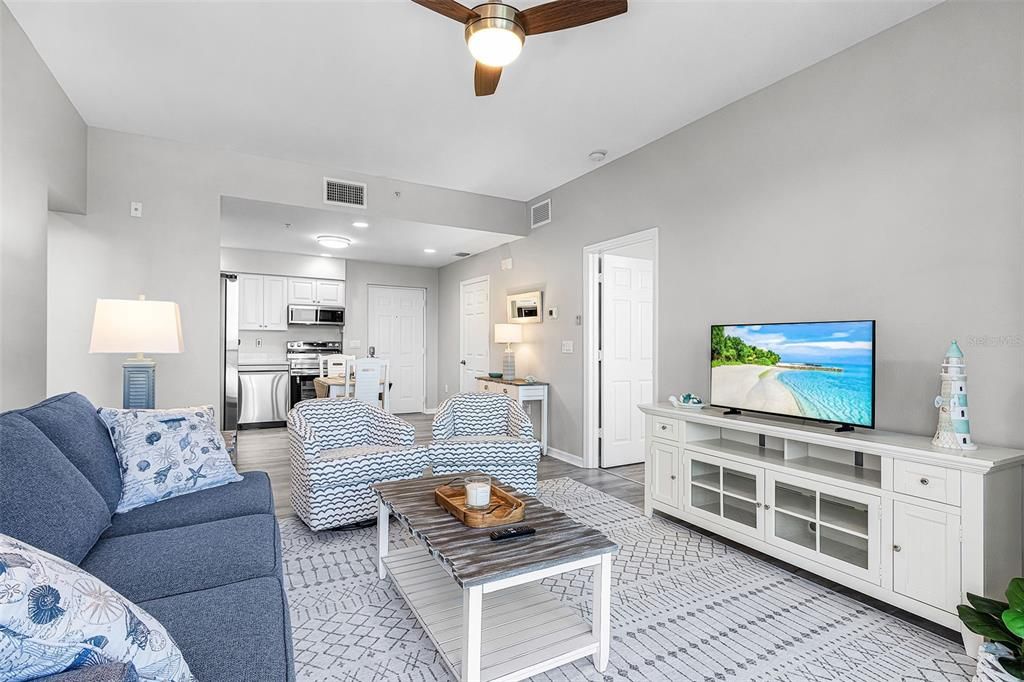 For Sale: $298,000 (2 beds, 2 baths, 890 Square Feet)