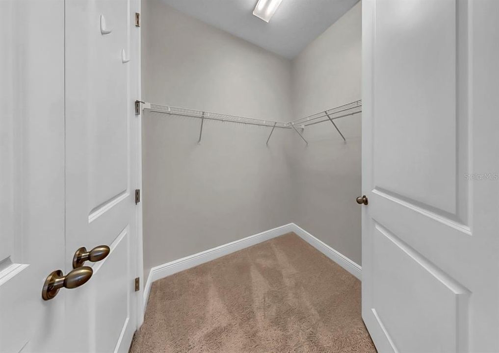 For Sale: $349,000 (3 beds, 2 baths, 1962 Square Feet)