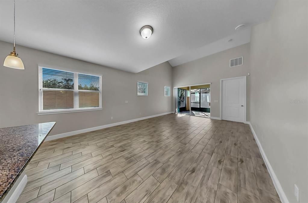 For Sale: $349,000 (3 beds, 2 baths, 1962 Square Feet)