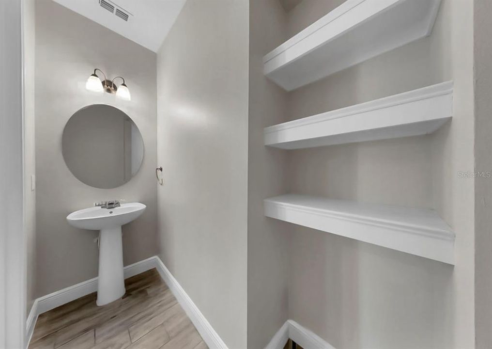 For Sale: $349,000 (3 beds, 2 baths, 1962 Square Feet)