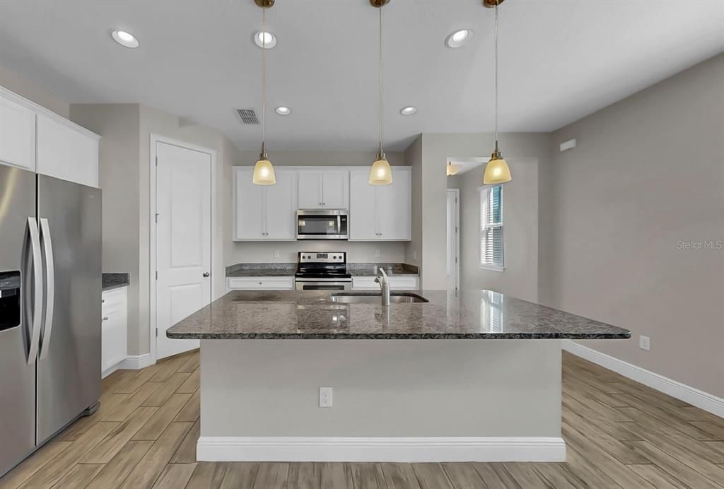 For Sale: $349,000 (3 beds, 2 baths, 1962 Square Feet)