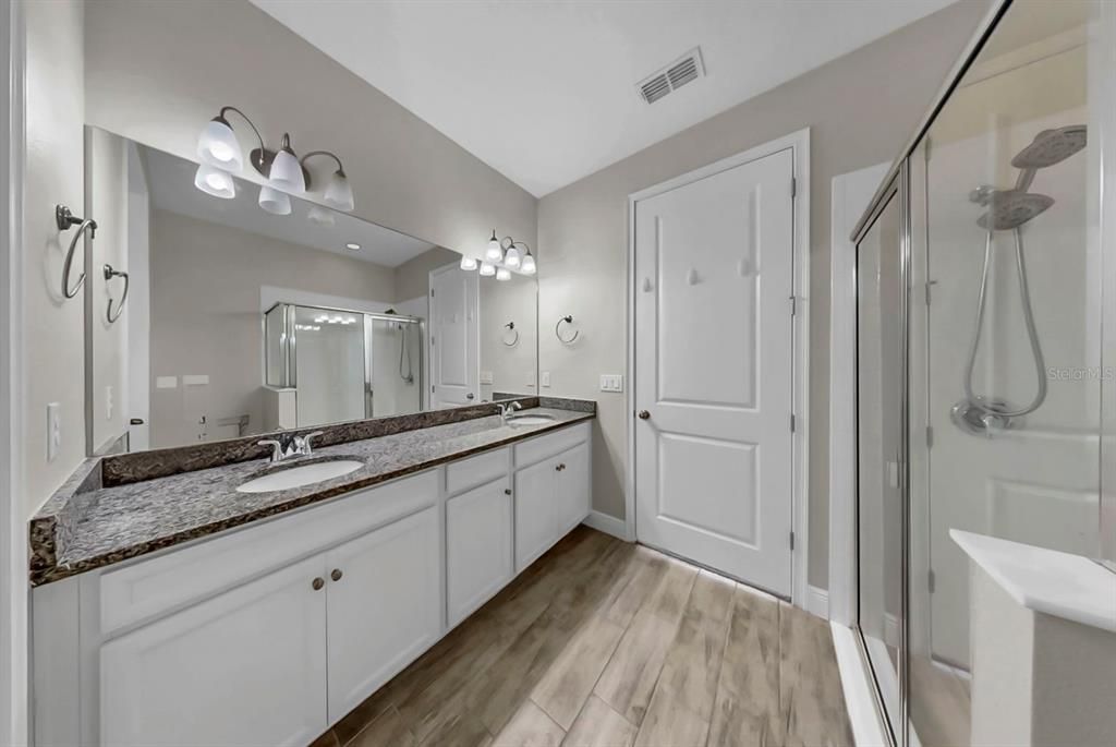 For Sale: $349,000 (3 beds, 2 baths, 1962 Square Feet)