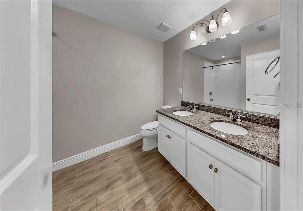 For Sale: $349,000 (3 beds, 2 baths, 1962 Square Feet)