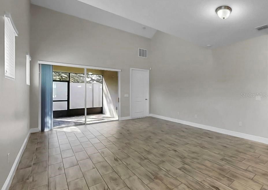 For Sale: $349,000 (3 beds, 2 baths, 1962 Square Feet)