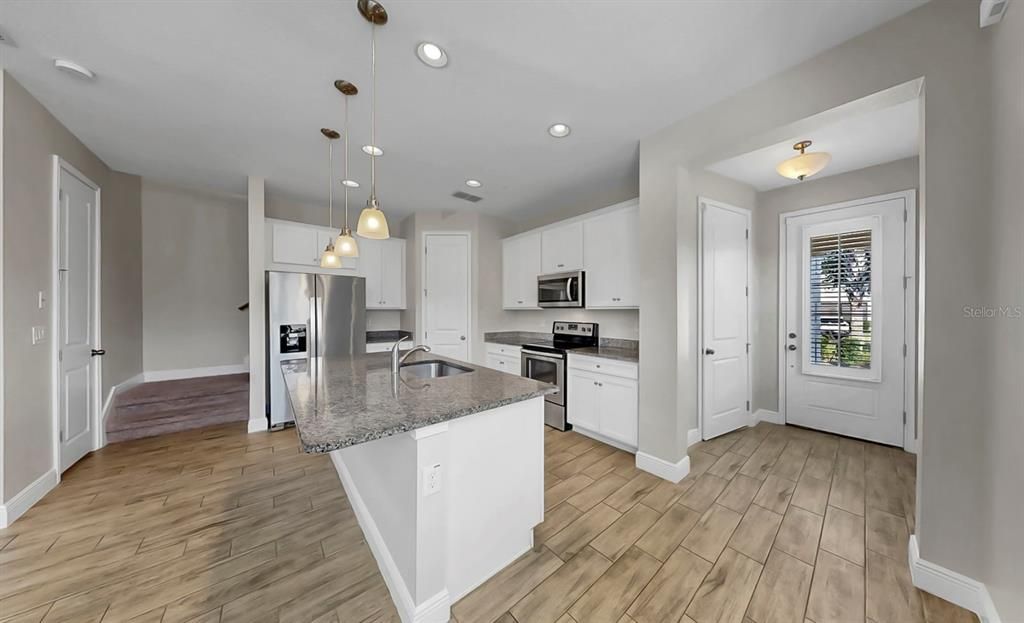 For Sale: $349,000 (3 beds, 2 baths, 1962 Square Feet)