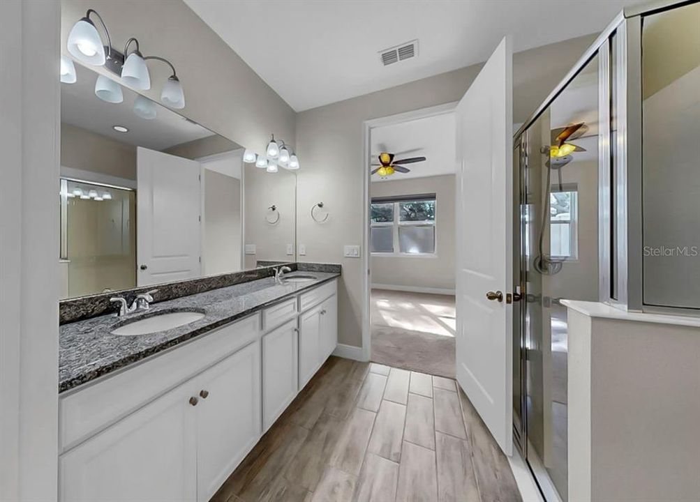 For Sale: $349,000 (3 beds, 2 baths, 1962 Square Feet)