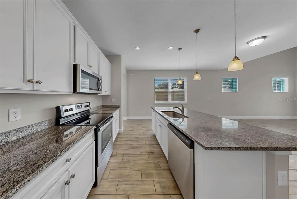 For Sale: $349,000 (3 beds, 2 baths, 1962 Square Feet)