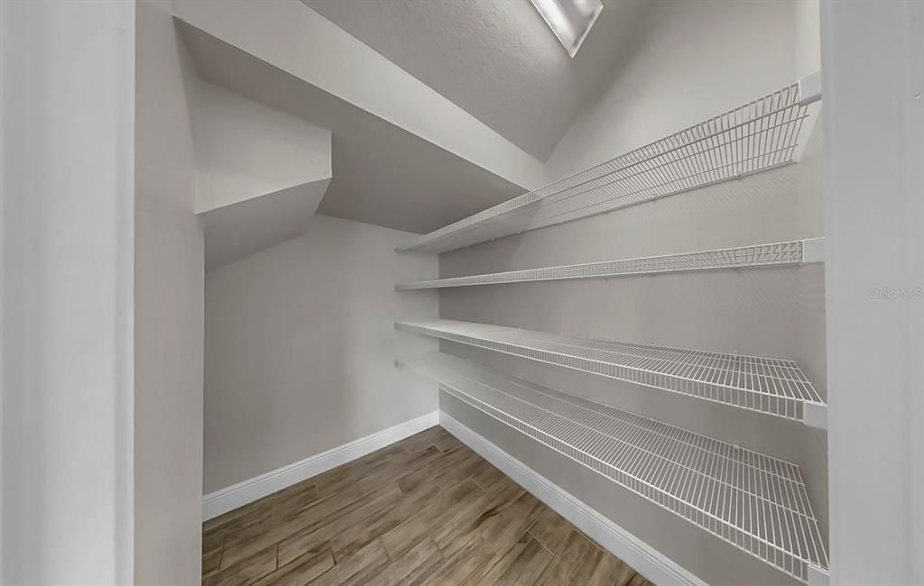 For Sale: $349,000 (3 beds, 2 baths, 1962 Square Feet)