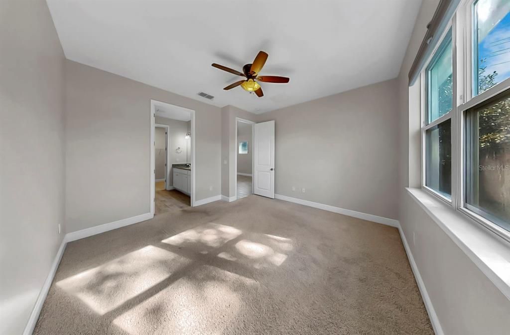 For Sale: $349,000 (3 beds, 2 baths, 1962 Square Feet)