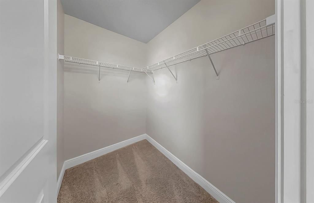 For Sale: $349,000 (3 beds, 2 baths, 1962 Square Feet)