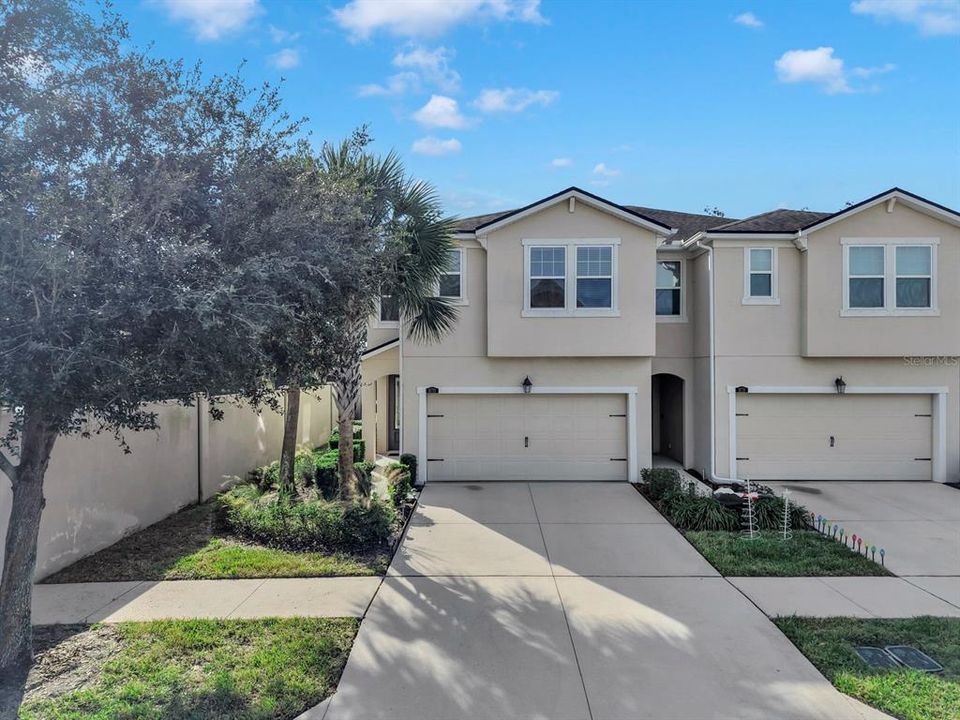 For Sale: $349,000 (3 beds, 2 baths, 1962 Square Feet)