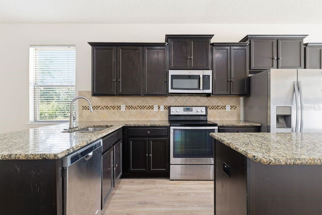 For Rent: $2,800 (3 beds, 2 baths, 1554 Square Feet)