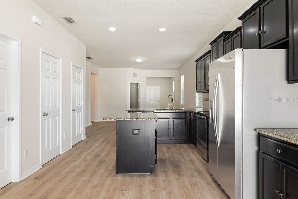 For Rent: $2,800 (3 beds, 2 baths, 1554 Square Feet)