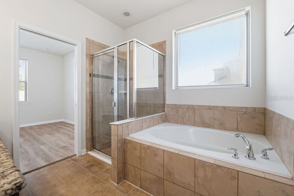 For Rent: $2,800 (3 beds, 2 baths, 1554 Square Feet)