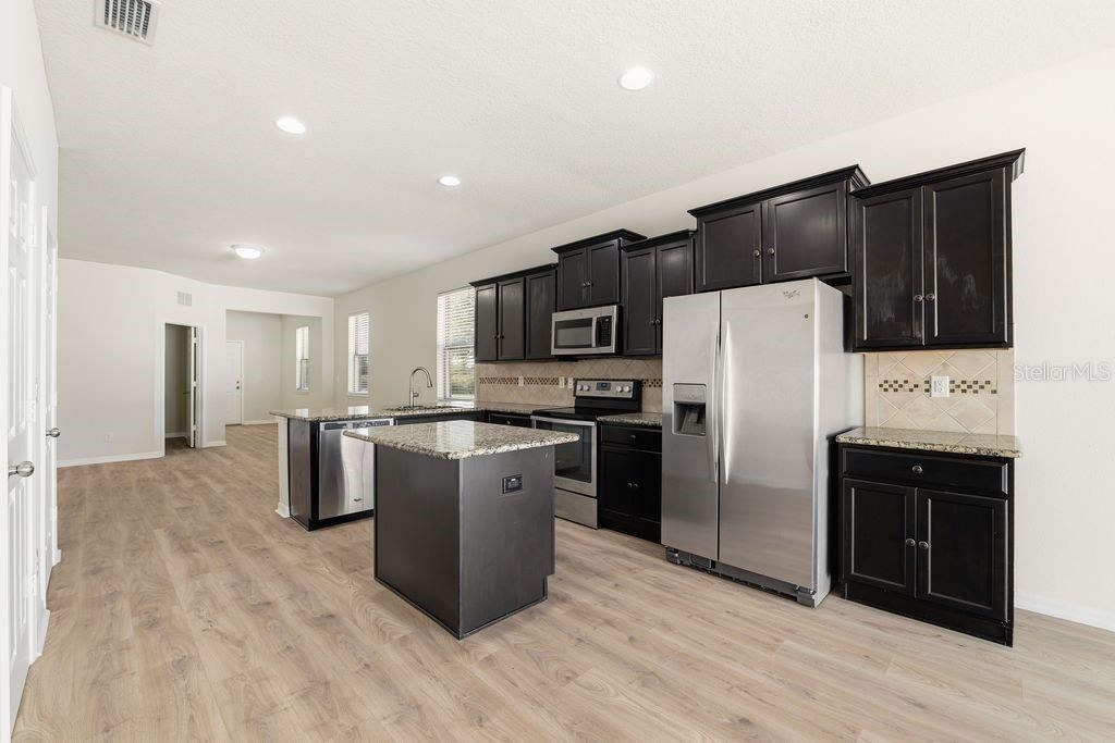 For Rent: $2,800 (3 beds, 2 baths, 1554 Square Feet)