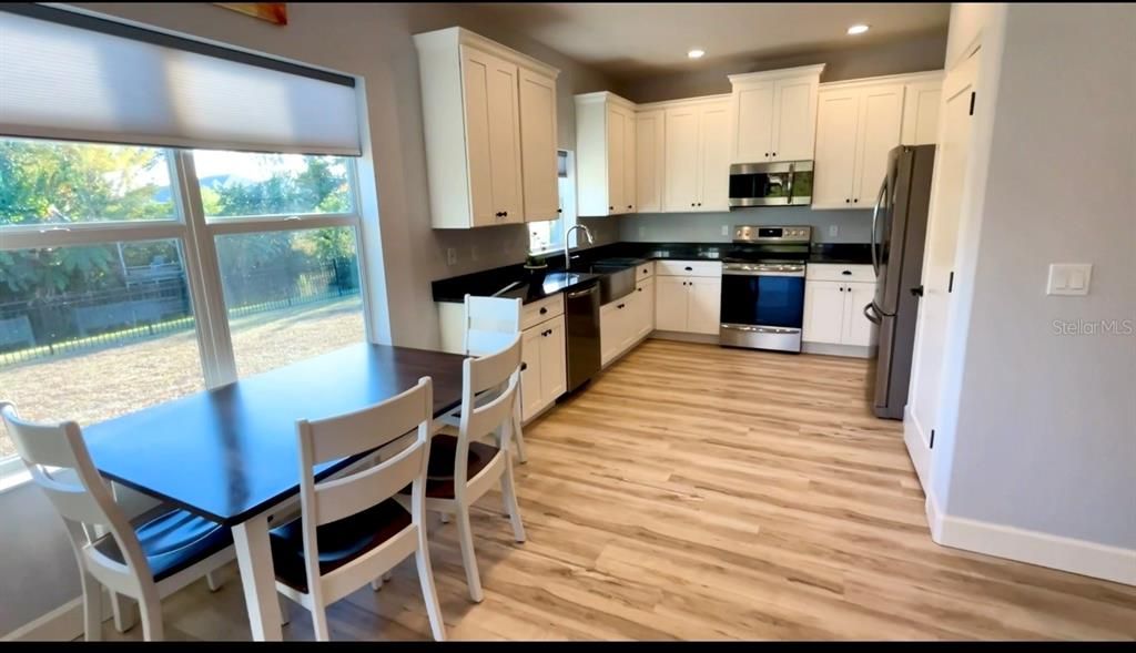 For Sale: $419,900 (3 beds, 2 baths, 1553 Square Feet)