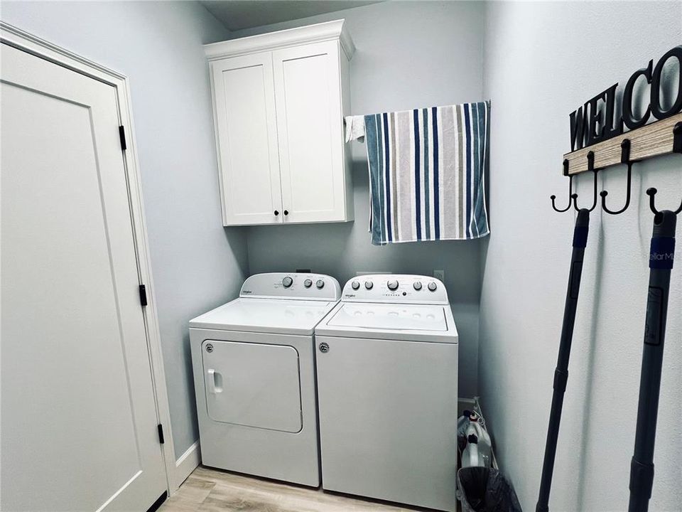 For Sale: $419,900 (3 beds, 2 baths, 1553 Square Feet)