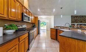 На продажу: $454,900 (3 спален, 3 ванн, 2443 Квадратных фут)