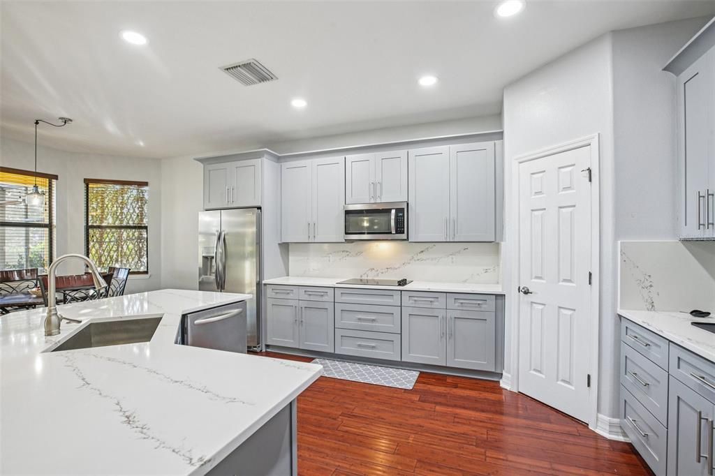 待售: $880,000 (4 贝兹, 3 浴室, 3520 平方英尺)