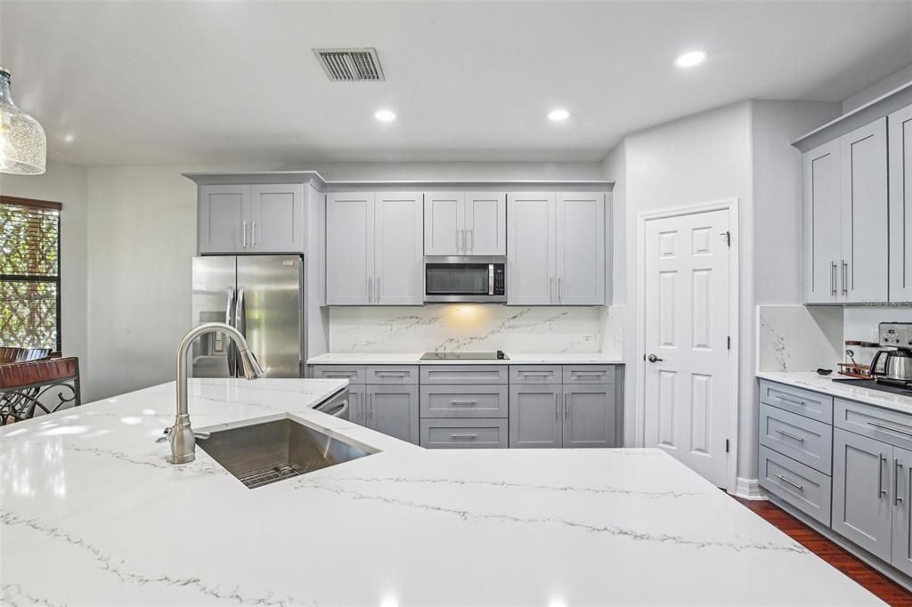 待售: $880,000 (4 贝兹, 3 浴室, 3520 平方英尺)