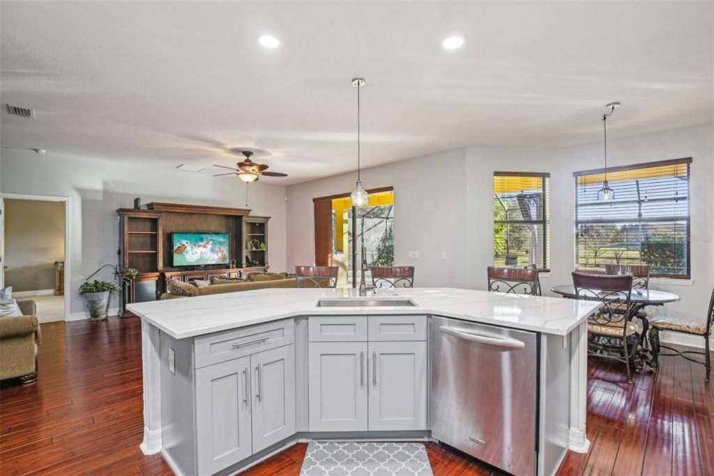 待售: $880,000 (4 贝兹, 3 浴室, 3520 平方英尺)